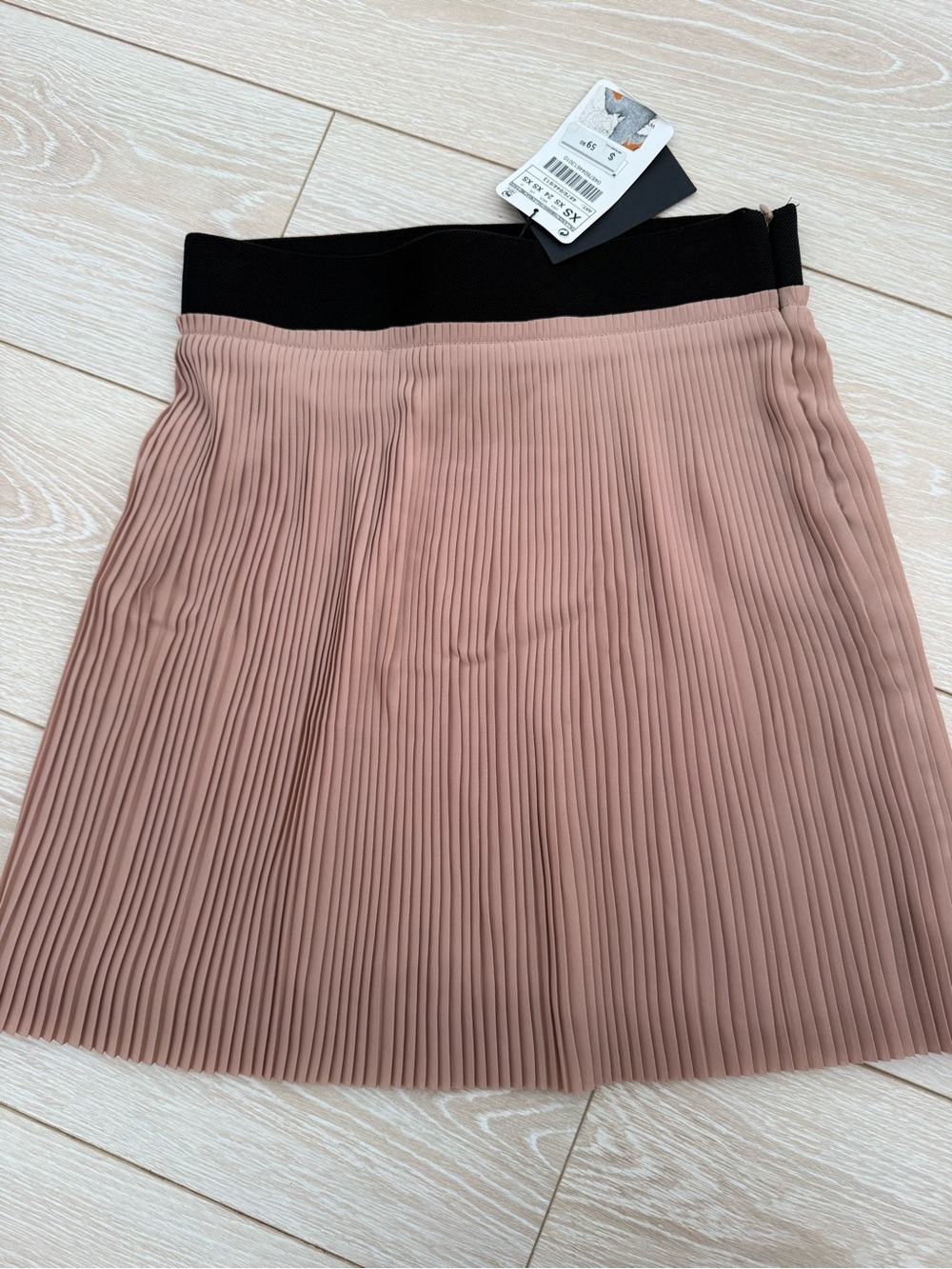 Zara Dusty Pink Pleated Mini Skirt with Black Waistband